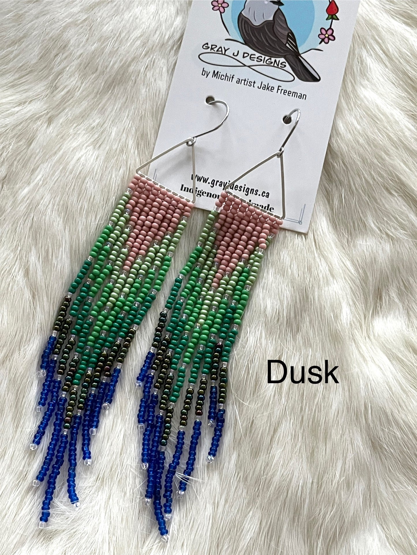 Long fringe on metallic shapes