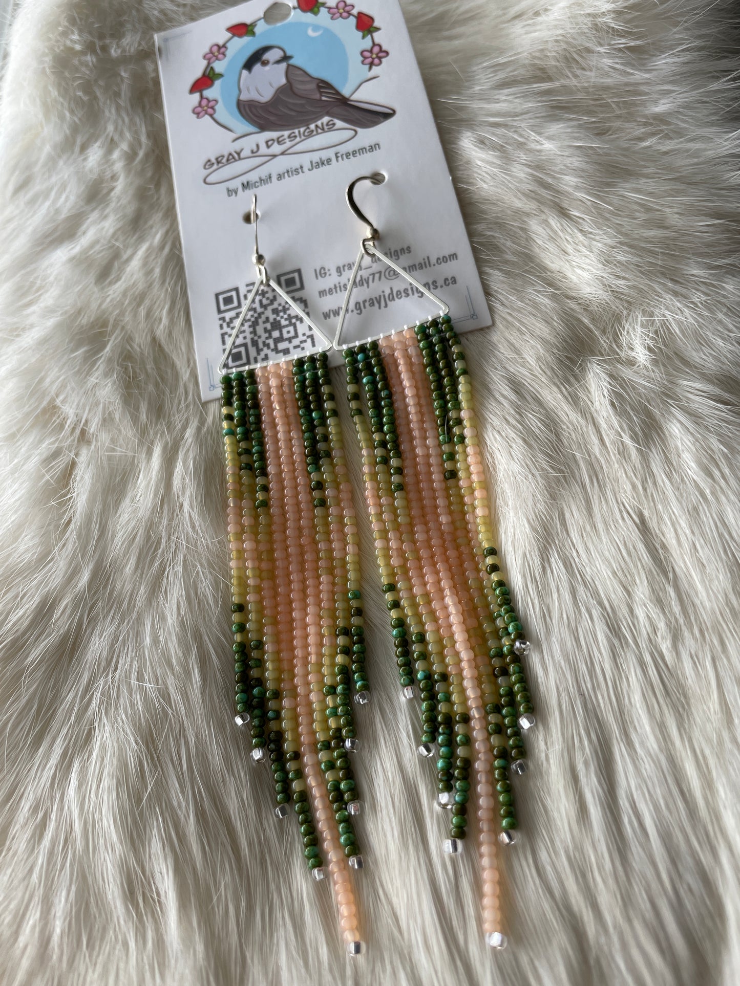 Long fringe on metallic shapes
