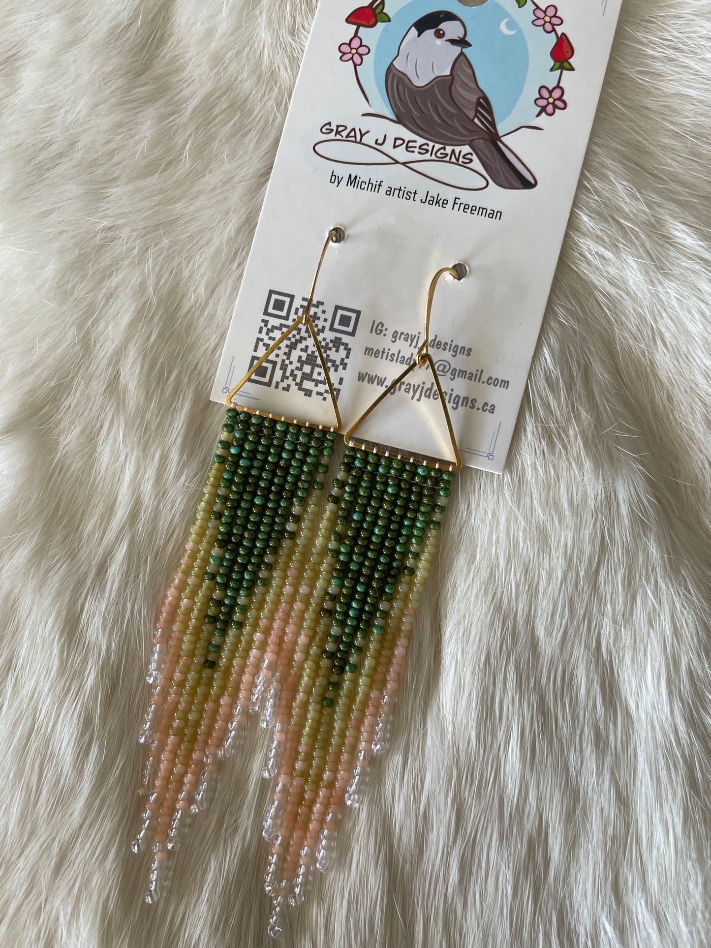 Long fringe on metallic shapes